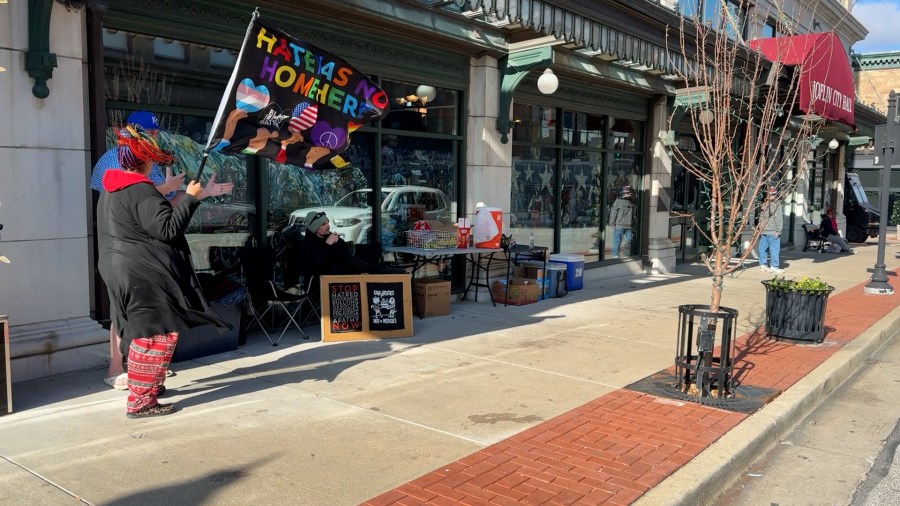 Joplin's 'Hopeful Bites' defies warnings, serves free meals